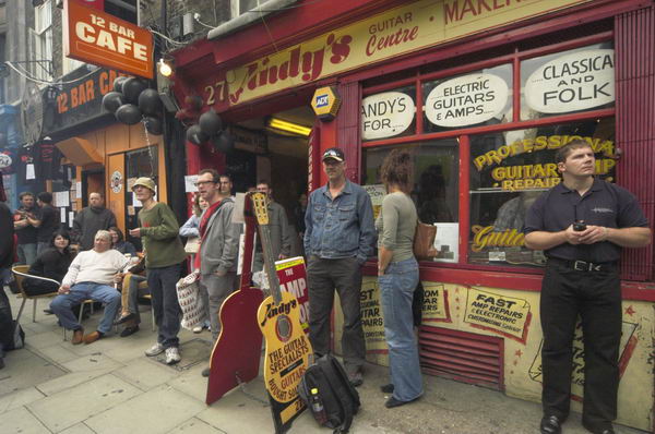 Picture © Peter Marshall, 2004