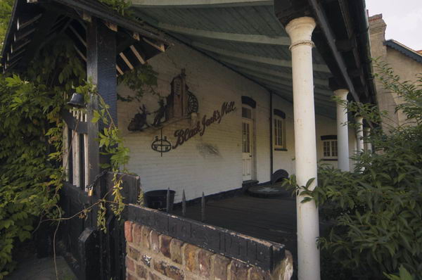 Picture © Peter Marshall, 2004