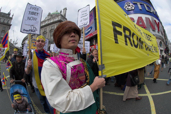 Tibet National Uprising Day March London © 2006, Peter Marshall