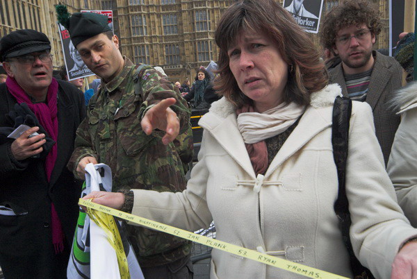 troops home from iraq © 2006, Peter Marshall