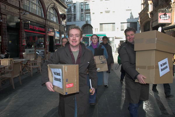 No Sweat and Burberry workers protest factory closure © 2007, Peter Marshall